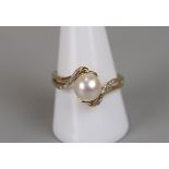 Gold pearl & diamond set ring - Size S