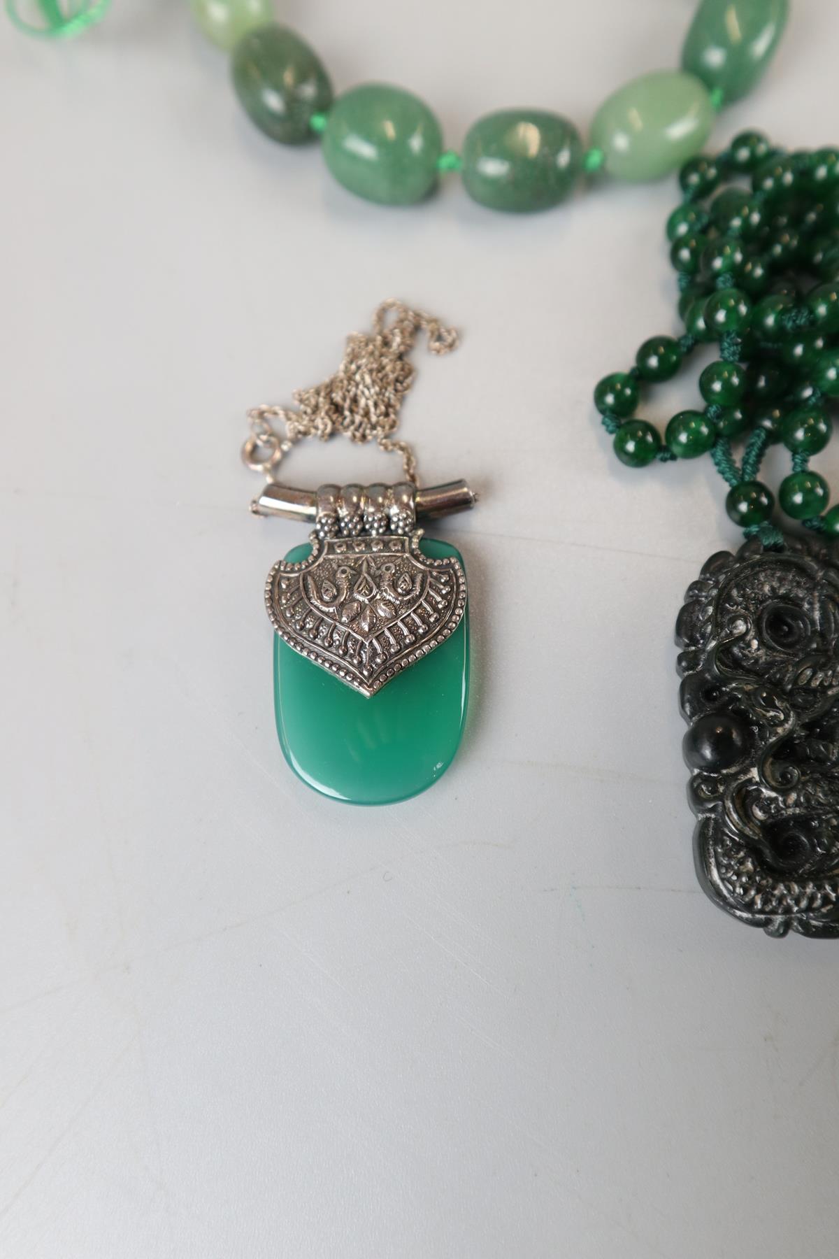 Collection of jade jewellery etc - Image 6 of 9