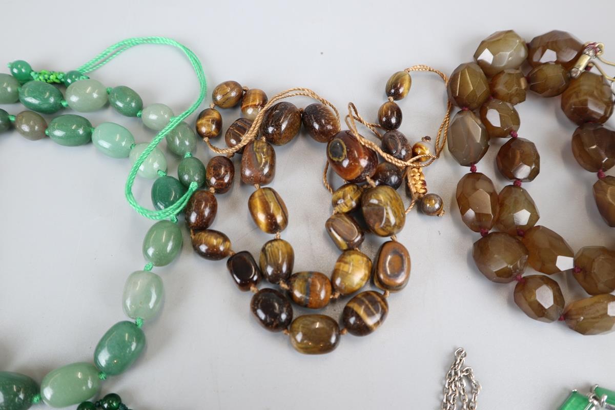 Collection of jade jewellery etc - Image 8 of 9