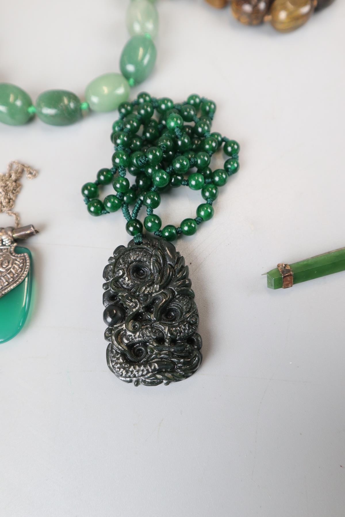 Collection of jade jewellery etc - Image 5 of 9