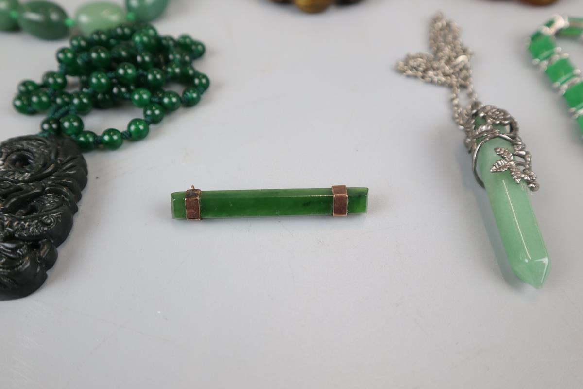 Collection of jade jewellery etc - Image 4 of 9