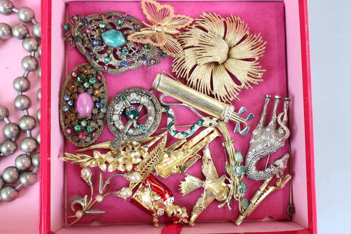 Collection of brooches to include Monet etc - Image 2 of 3