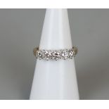 Fine 18ct gold 5 stone diamond ring - Size L