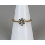 18ct gold diamond daisy cluster ring - Size N