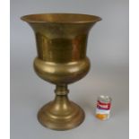 Large brass urn - Approx. height: 48cm