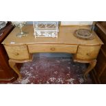 Walnut pad foot dressing table - Approx size W: 108cm D: 54cm H: 72cm