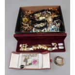 Collection of jewellery to include silver