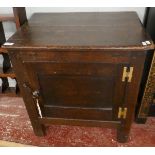 Antique oak cupboard - Approx size: W: 61cm D: 47cm H: 63cm