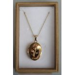 Gold locket on gold chain approx weight 2g