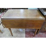 Georgian Pembroke table with drawer