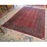 Red patterned rug - Approx L: 287cm W: 195cm