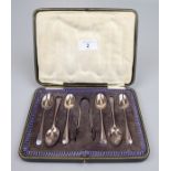 Cased hallmarked silver teaspoon set with sugar tongs