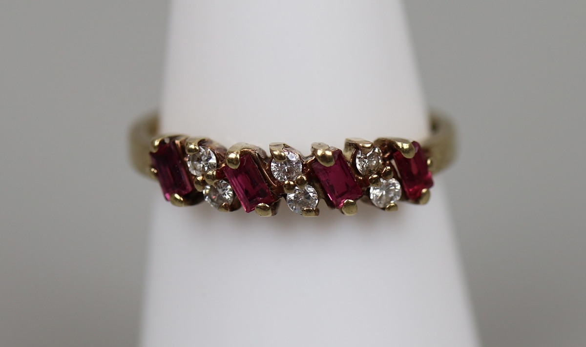 Gold diamond and ruby ring - Size M