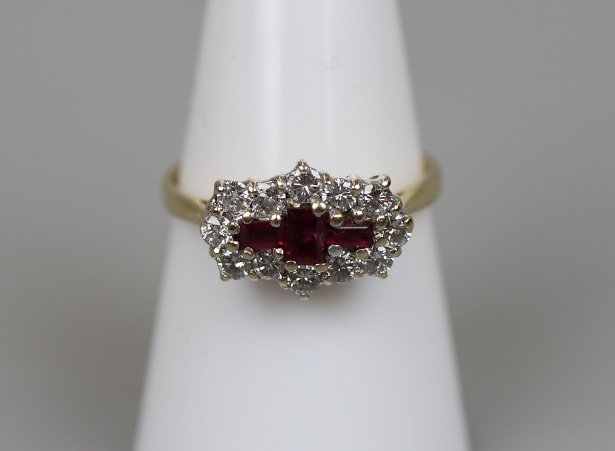 18ct gold ruby & diamond set ring - Size N½
