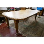 Oak wind out table with 2 leaves and winder - Approx when extended L: 240cm W: 121cm H: 77cm