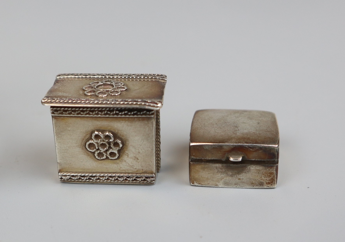 Collection of hallmarked silver items to include toast rack and vesta case - Approx weight 81g - Bild 2 aus 4