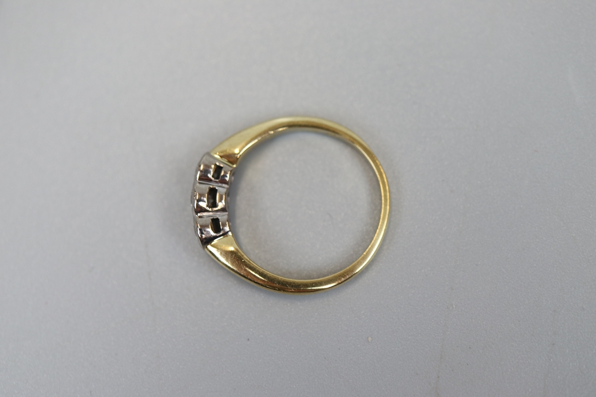 18ct gold 3 stone diamond ring - Size N - Bild 3 aus 3
