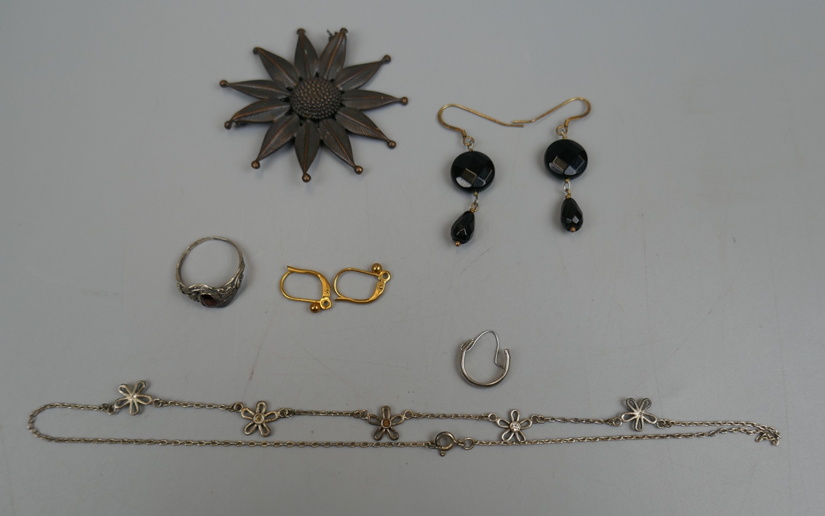 Collection of mixed jewellery