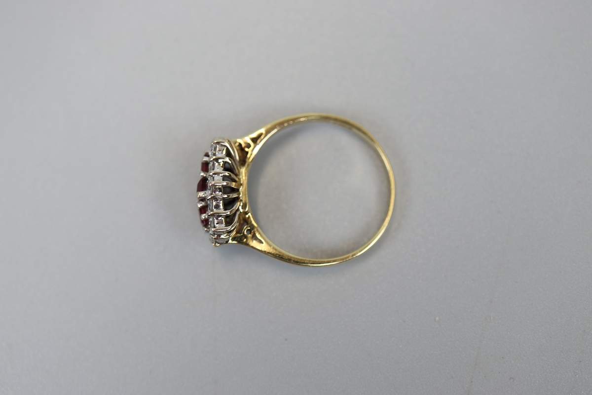 18ct gold ruby & diamond set ring - Size N½ - Bild 3 aus 3