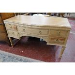 Oak dressing table - Approx W: 131cm D: 65cm H: 76cm