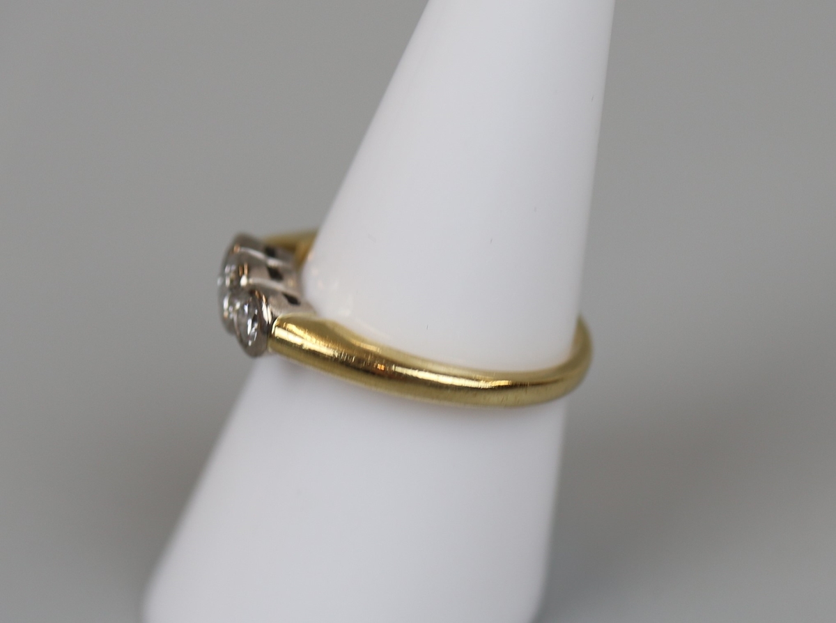 18ct gold 3 stone diamond ring - Size N - Bild 2 aus 3