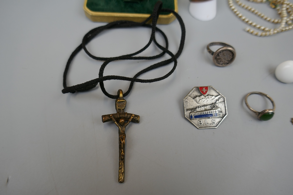 Collection to include gold ring and silver boy scout badge - Bild 6 aus 7