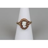 Gold cameo ring - Size L½