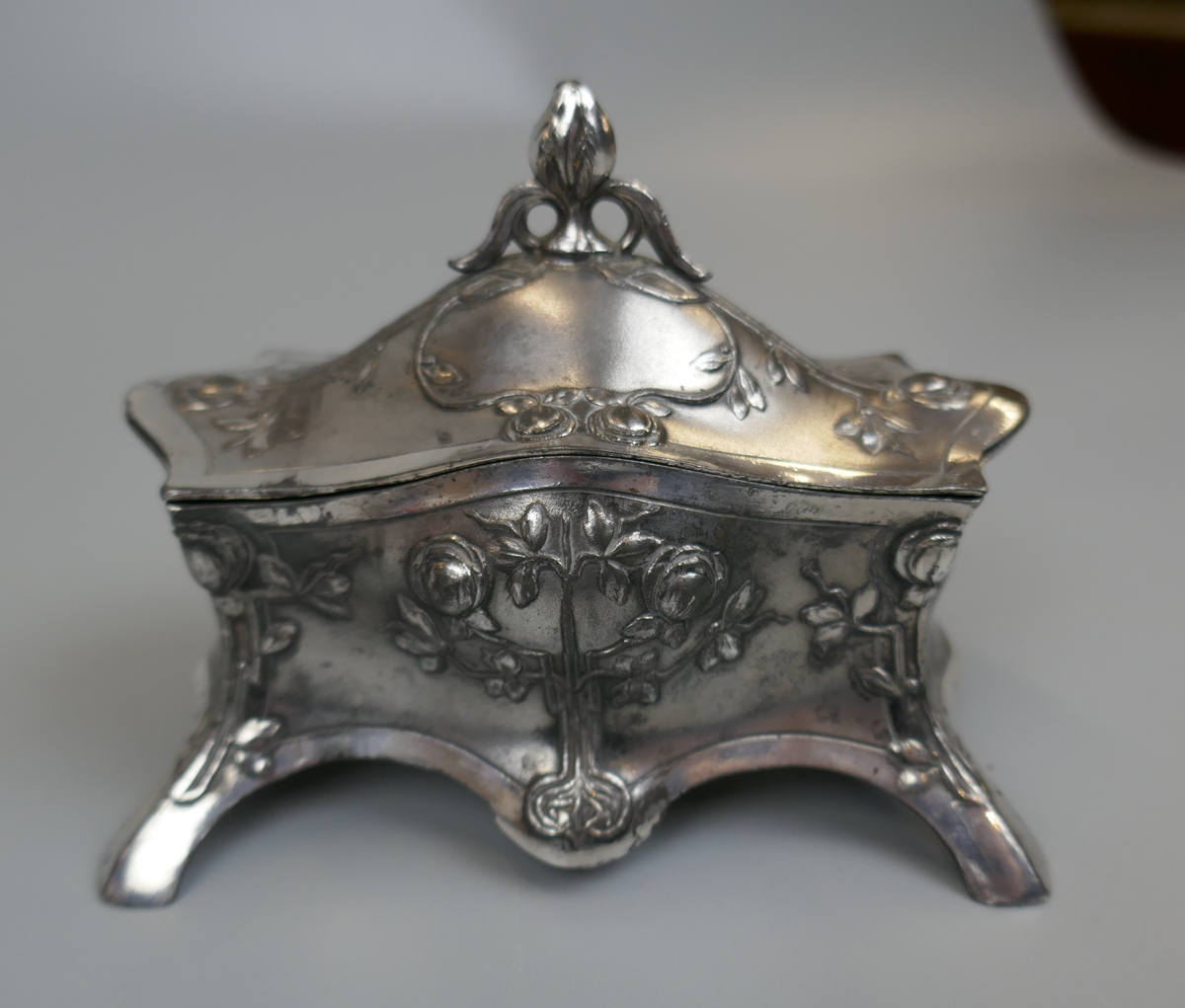 Art Nouveau Britannia metal jewel casket by WMF of bombe serpentine form, the silver plated - Bild 4 aus 7