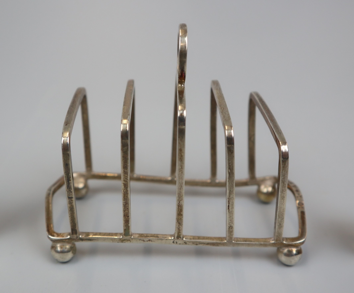 Collection of hallmarked silver items to include toast rack and vesta case - Approx weight 81g - Bild 3 aus 4