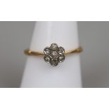 18ct gold diamond daisy ring - Size N