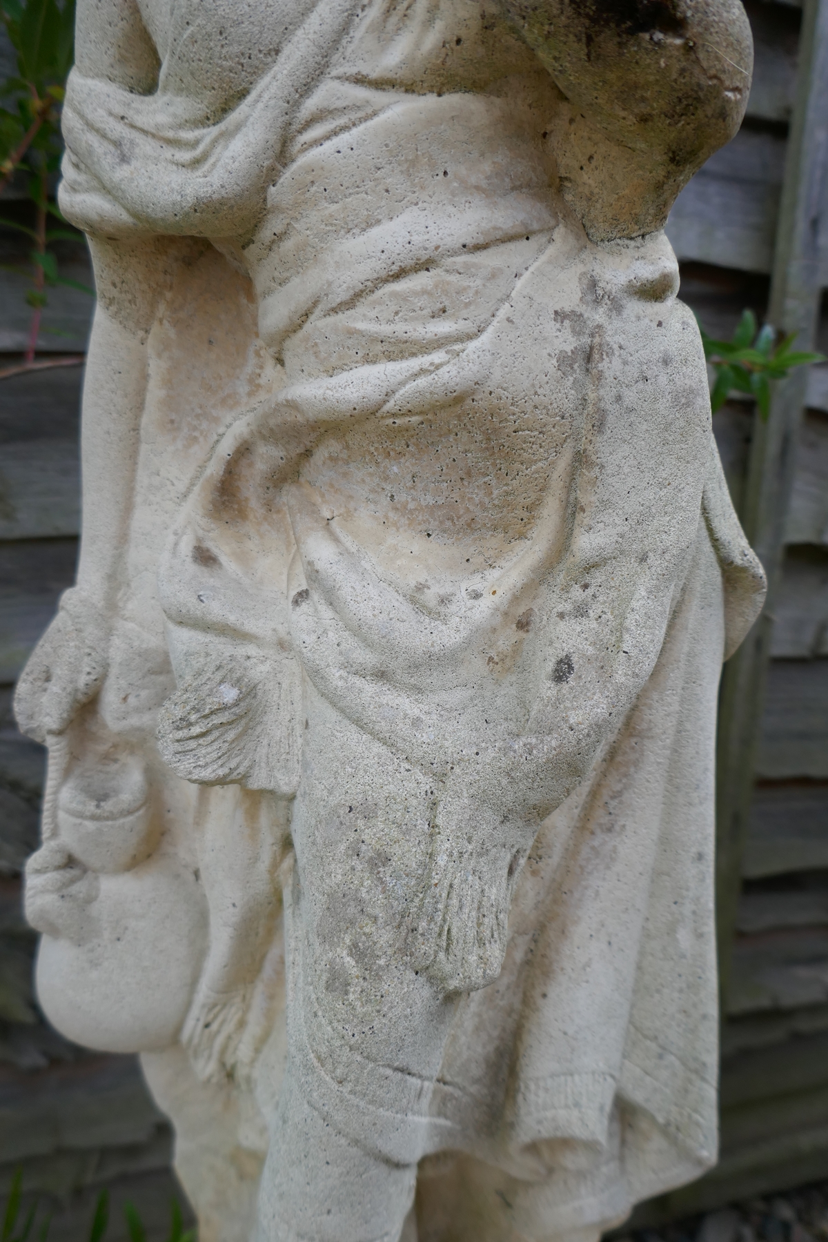 Stone statue of girl on plinth - Approx H: 103cm - Bild 3 aus 5