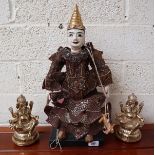 Oriental puppet on stand - Approx. height: 51cm together with 2 gilt Ganesh figures
