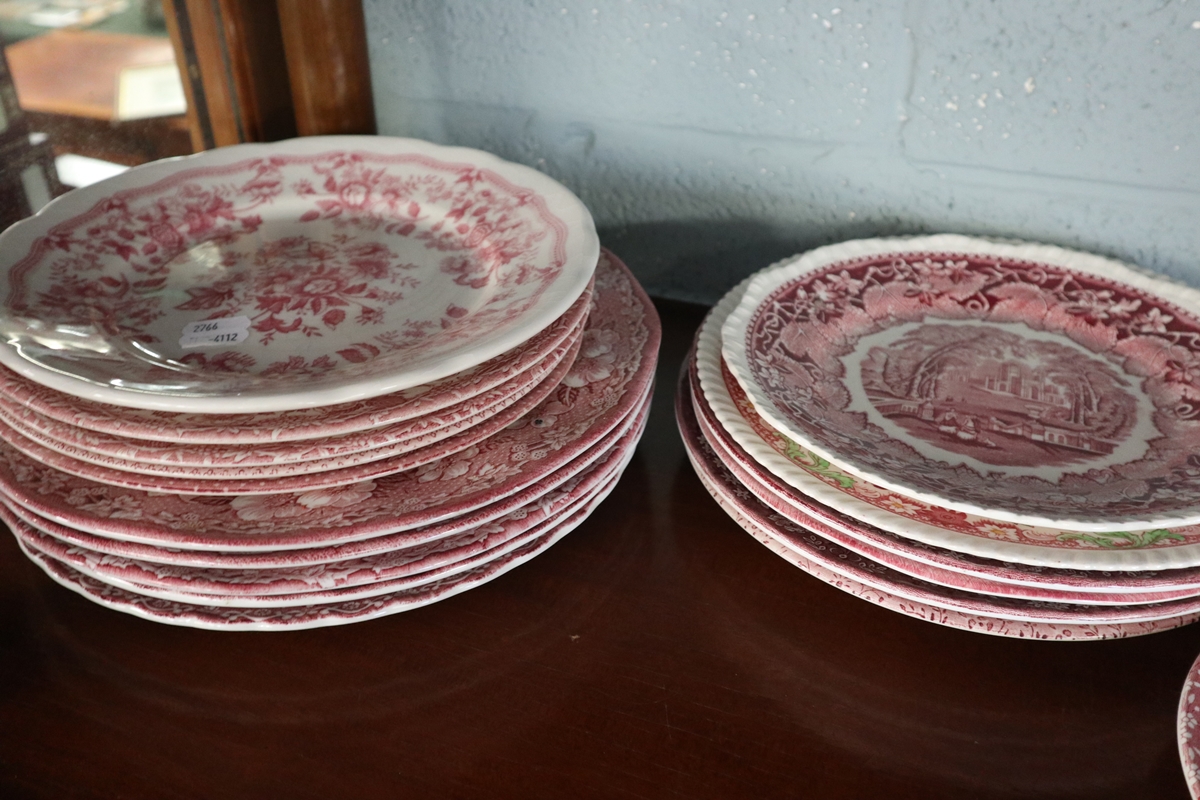 Collection of red and white china - Bild 5 aus 5
