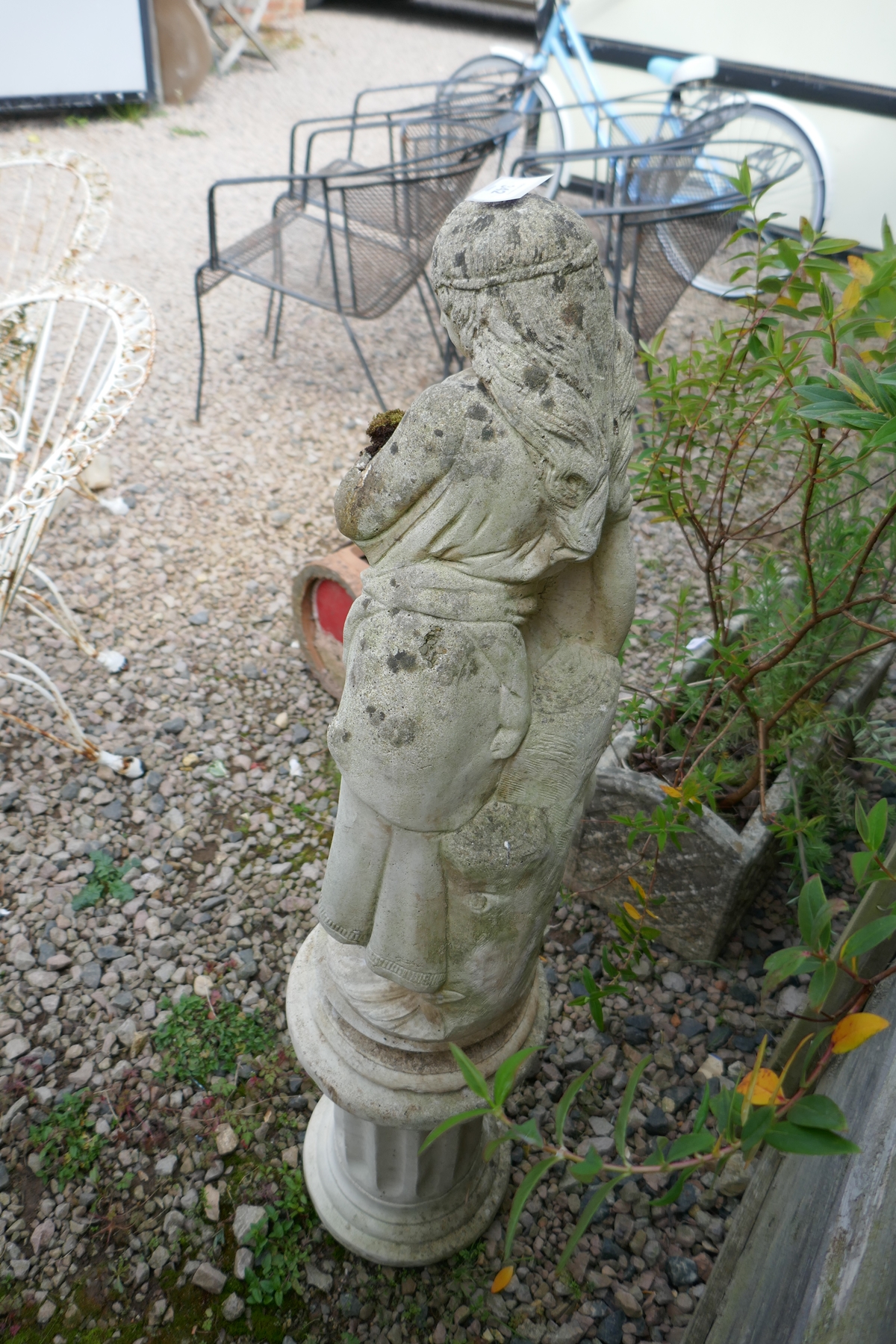 Stone statue of girl on plinth - Approx H: 103cm - Bild 5 aus 5