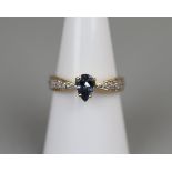 18ct gold tanzanite & diamond ring - Size N