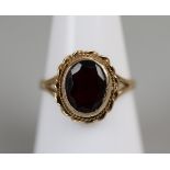 Gold garnet set ring - Approx size O