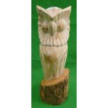 Carved wooden owl - Approx height: 44cm