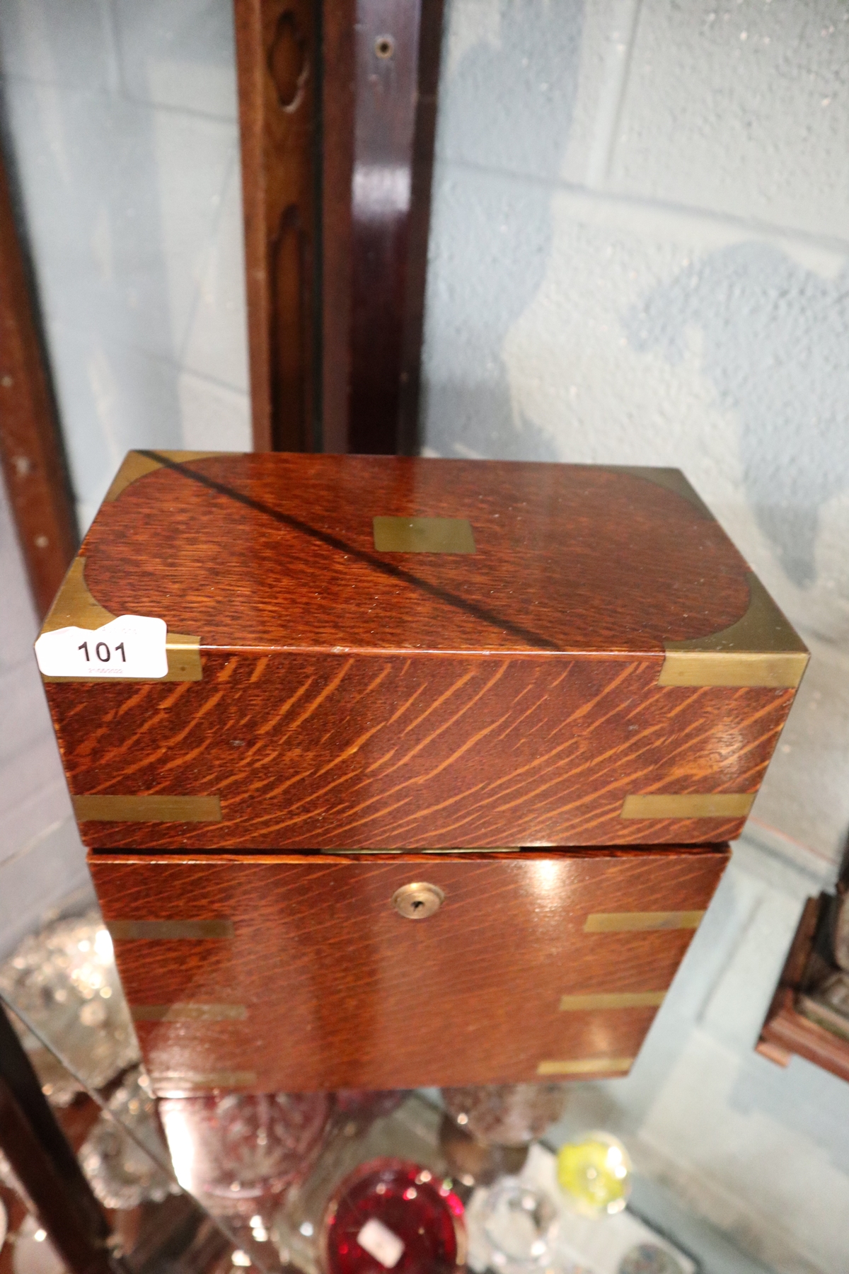 Fine oak and brass banded Army and Navy tantalus with key - Image 2 of 8
