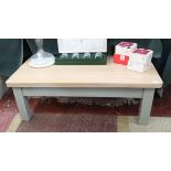 Oak top coffee table - Approx L: 122cm W: 61cm H: 42cm