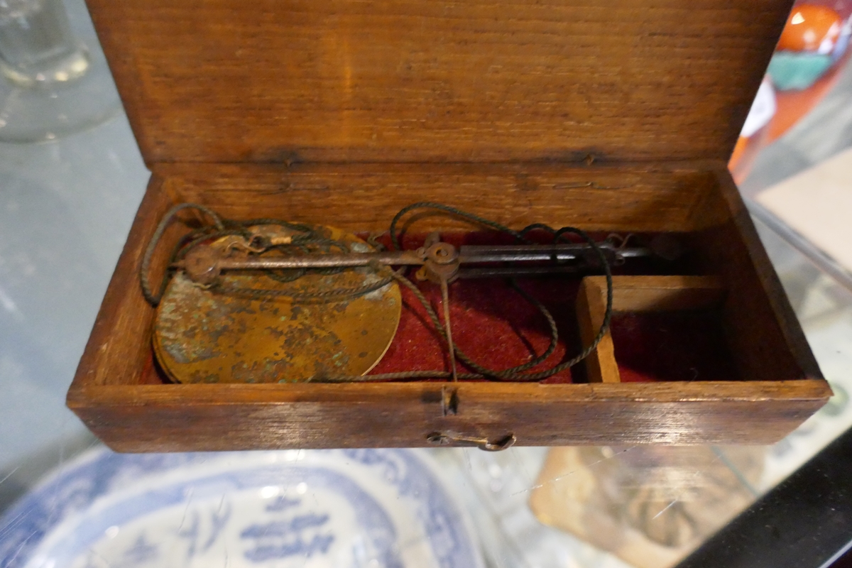 Scales, measuring jars, thermometer and ashtray. - Image 4 of 6