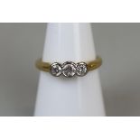 Fine 18ct gold 3 stone diamond ring - Size N½