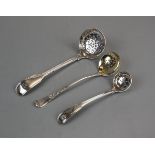 3 hallmarked silver strainers - Approx weight 110g