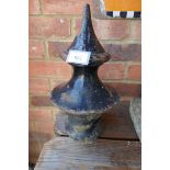 Heavy cast iron finial - Approx. height: 36cm