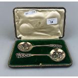 Cased hallmarked silver pierced spoon set - Approx. weight 55g