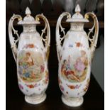 Pair of lidded urns - Approx. height: 39cm