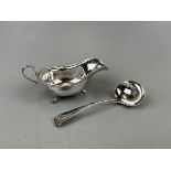 Hallmarked silver sauce boat and ladle - Approx. weight 149g