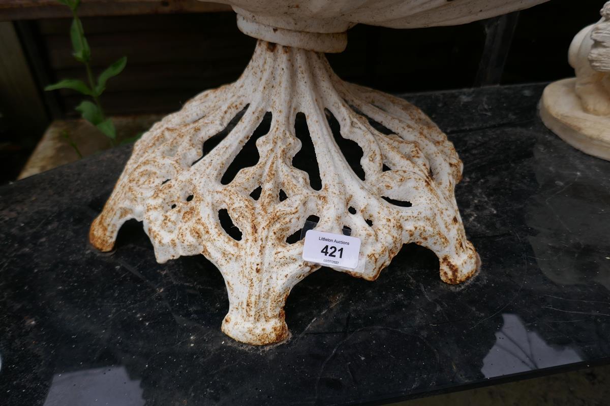 Cast iron pedestal birdbath - Image 4 of 5