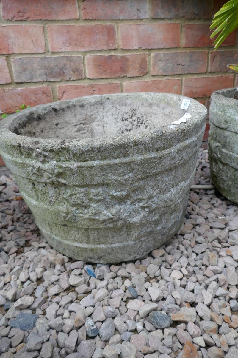 Pair of stone planters 1 with plant - Image 5 of 5