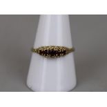Gold 5 stone garnet set ring - Approx size: S