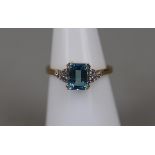 Gold blue topaz and diamond ring - Approx size: M